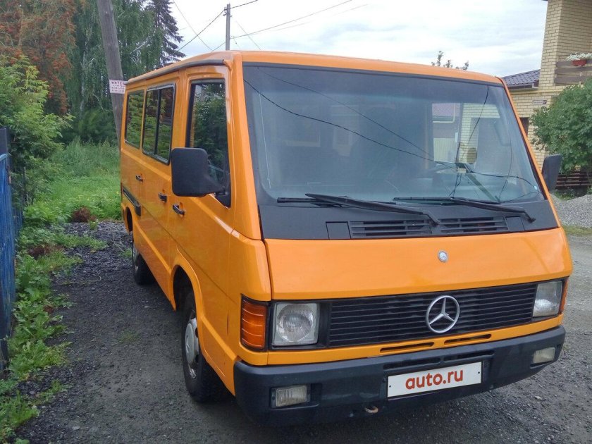 Mercedes-Benz mb100