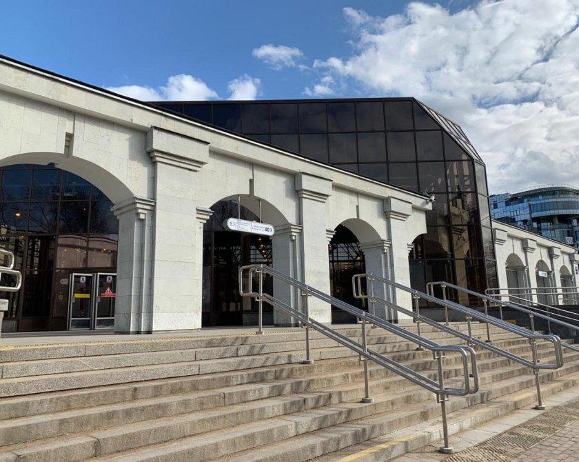 Крестовский остров метро