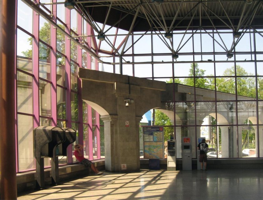 Станция метро Крестовский остров