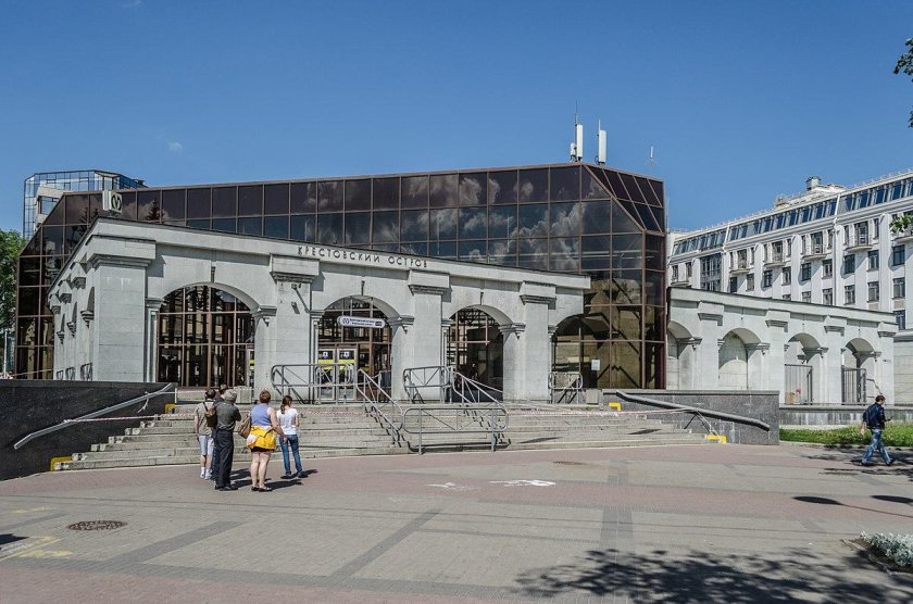 Станция метро Крестовский остров Санкт-Петербург