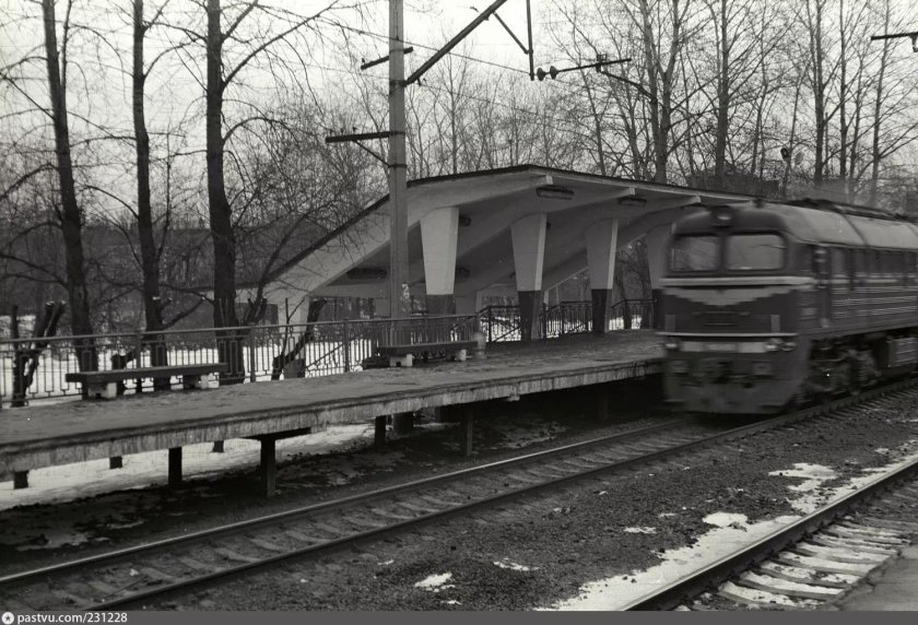 Железнодорожная платформа "Фарфоровская"