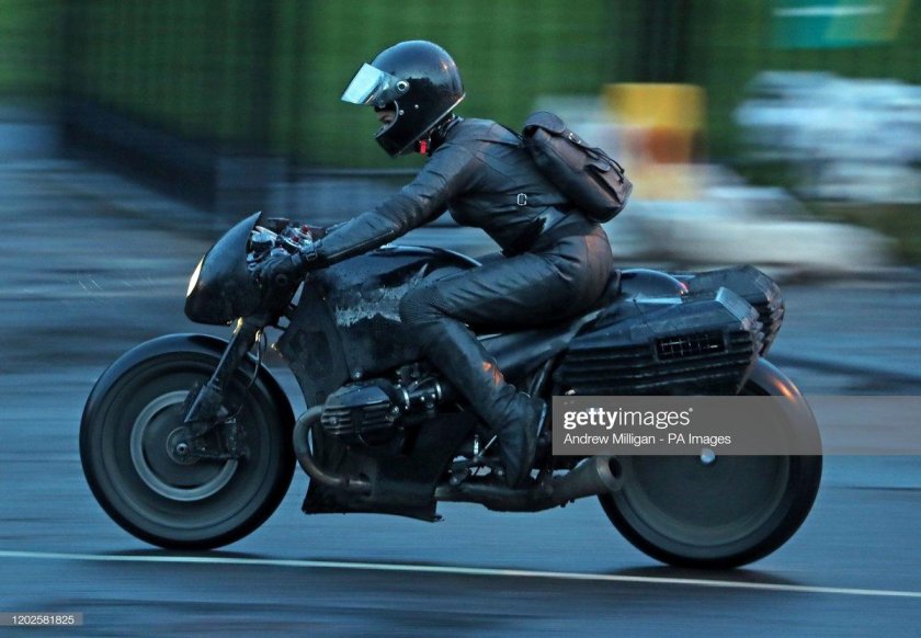 Бэтмен 2022 мотоцикл