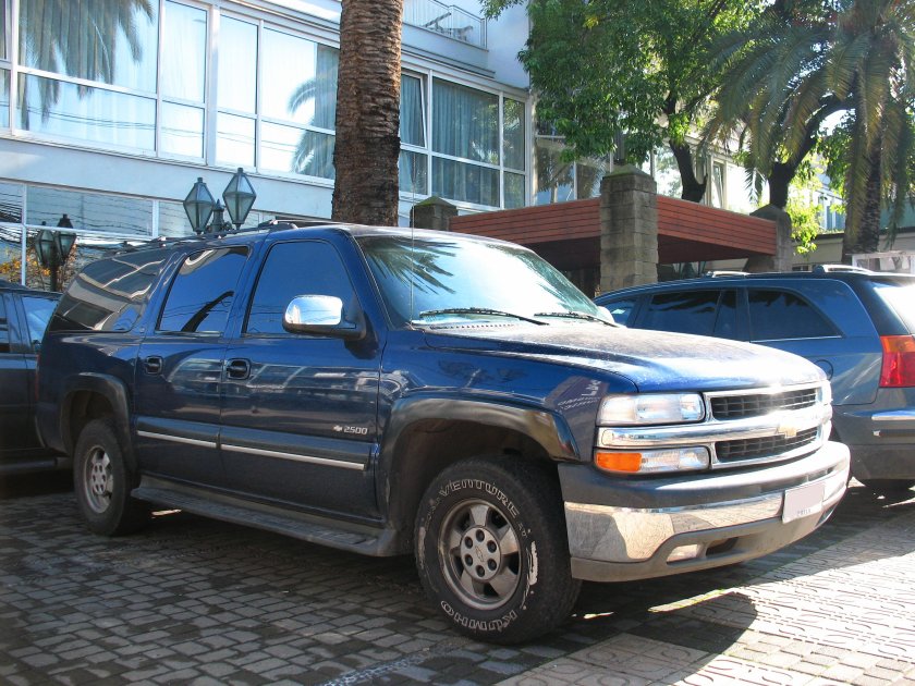 Chevrolet Suburban 2500 lt