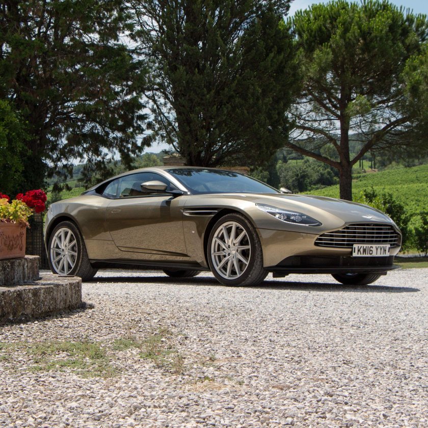 Aston Martin db11 2017
