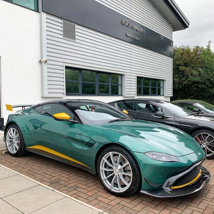 Астон Мартин 2021 года