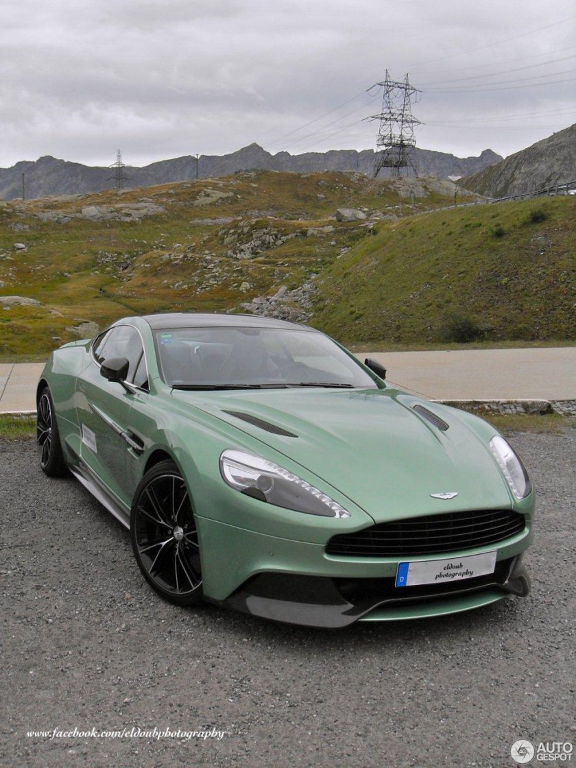 Астон Мартин Вэнкуиш