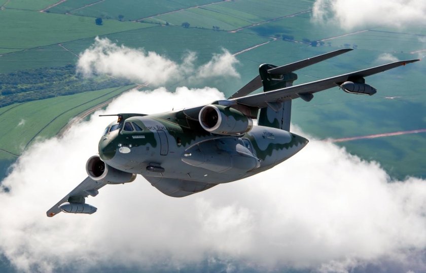 Самолет Embraer Kc-390