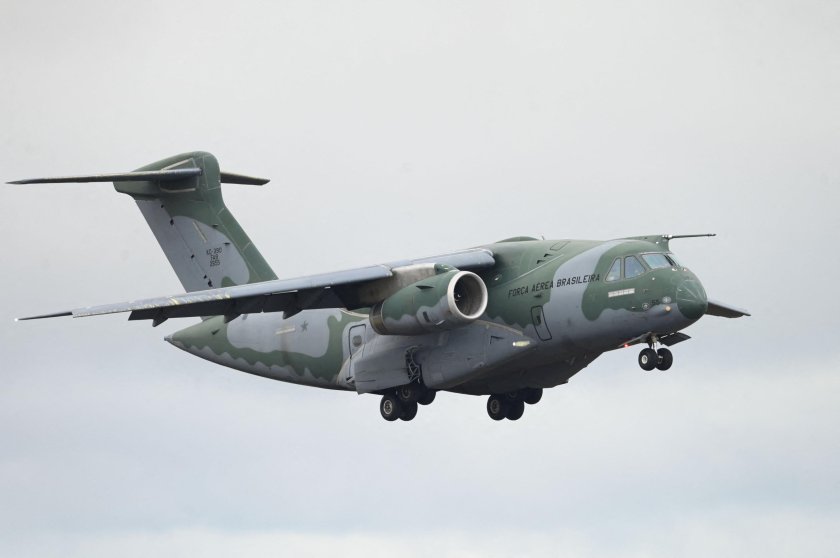 Самолет Embraer Kc-390