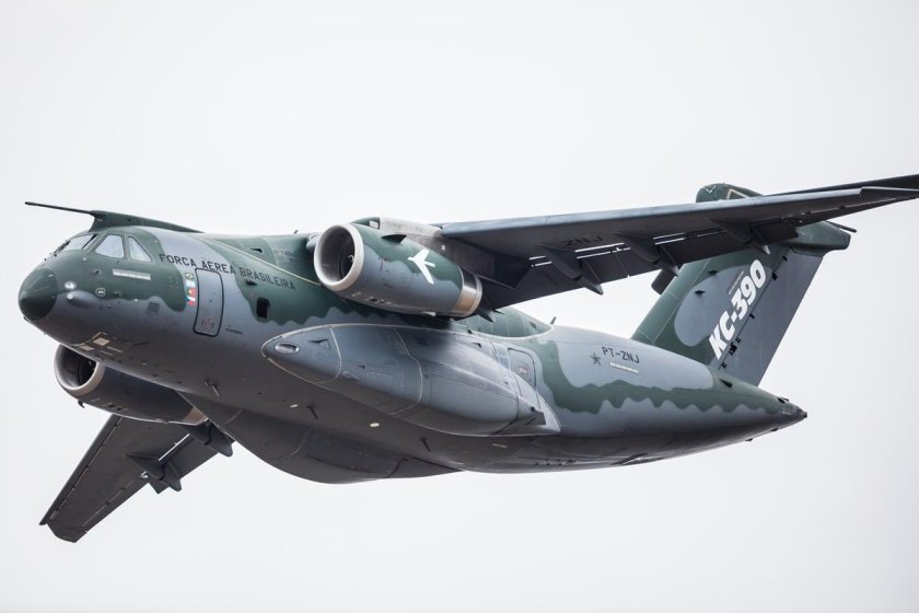 Самолет Embraer Kc-390