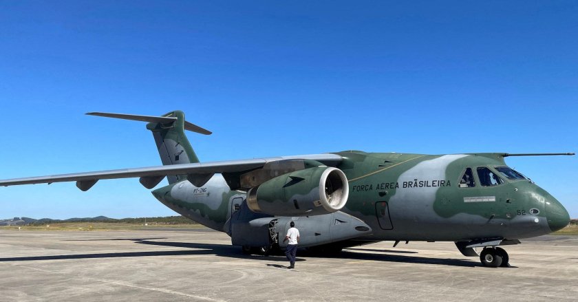 Самолет embraer kc-390