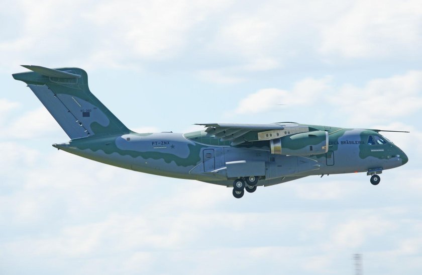 Самолет Embraer Kc-390