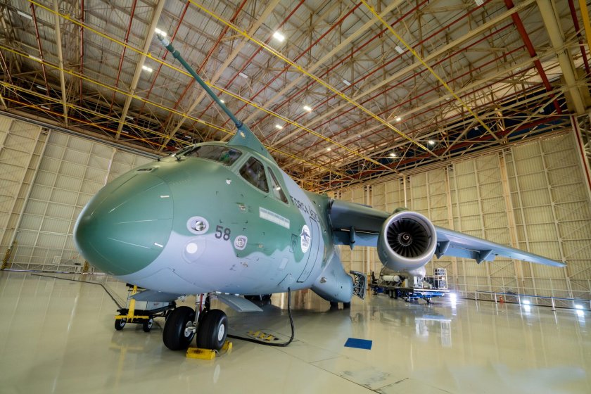 Грузовой самолет