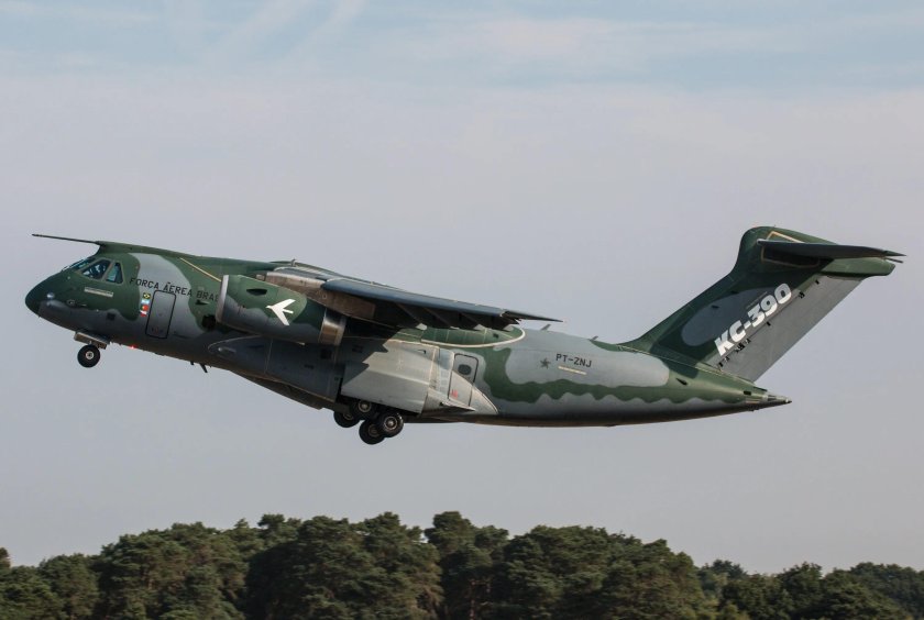Самолет Embraer Kc-390