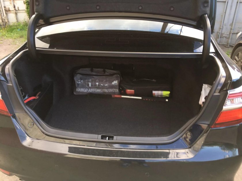 Багажник Камри 6