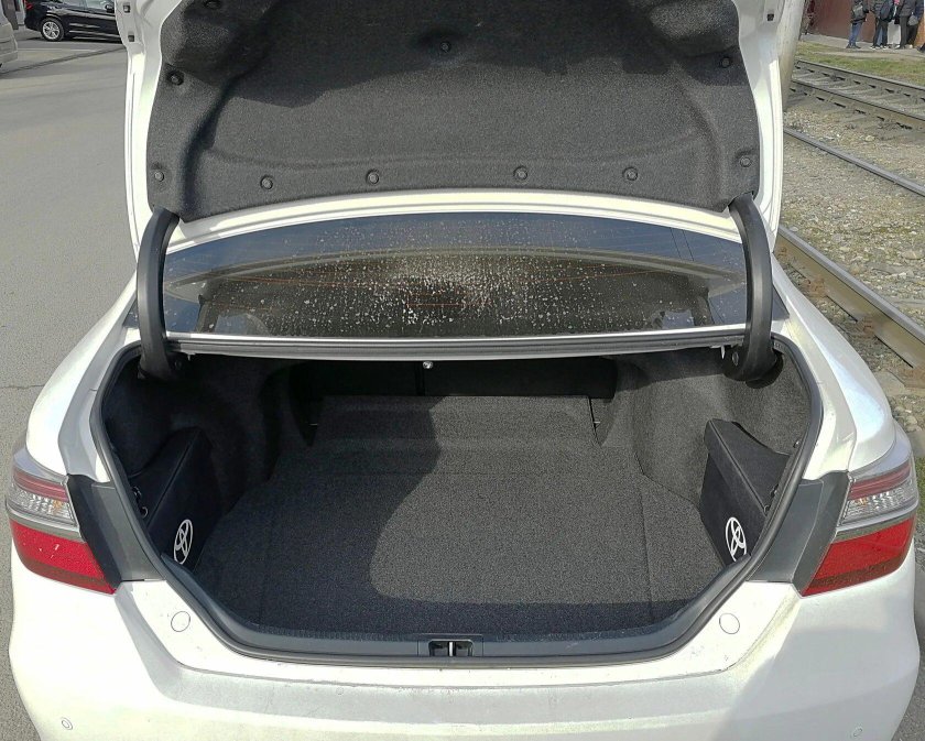 Багажник Камри 55