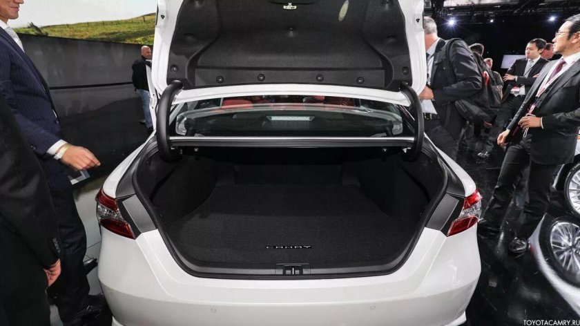 Тойота Камри 2017 багажник
