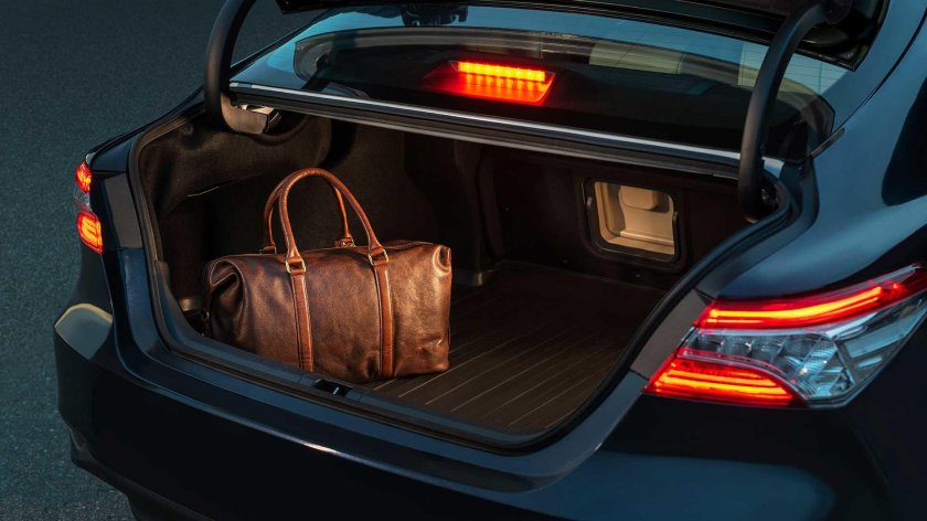 Тойота Камри 2021 багажник