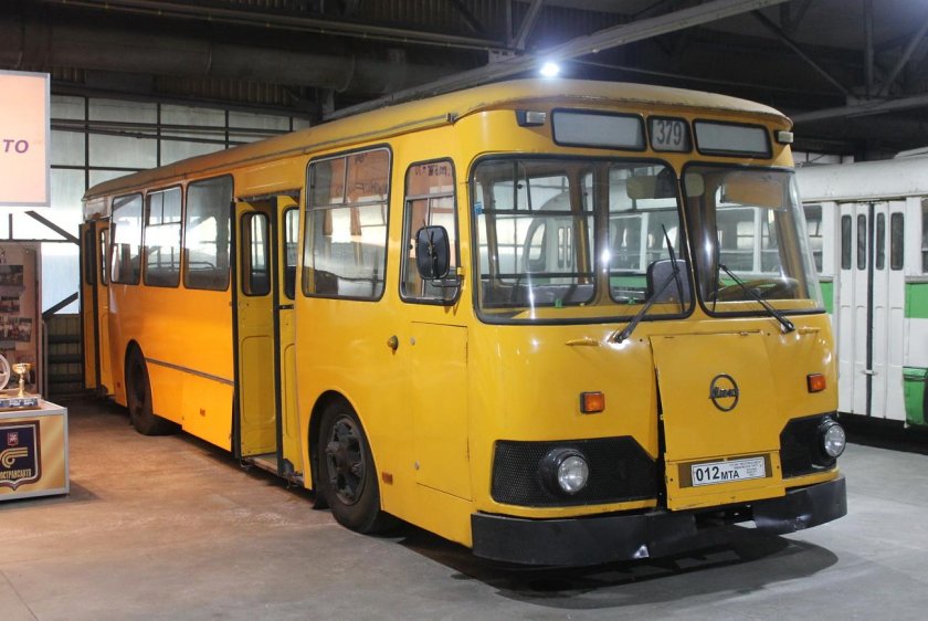 Автобус лиаз 677