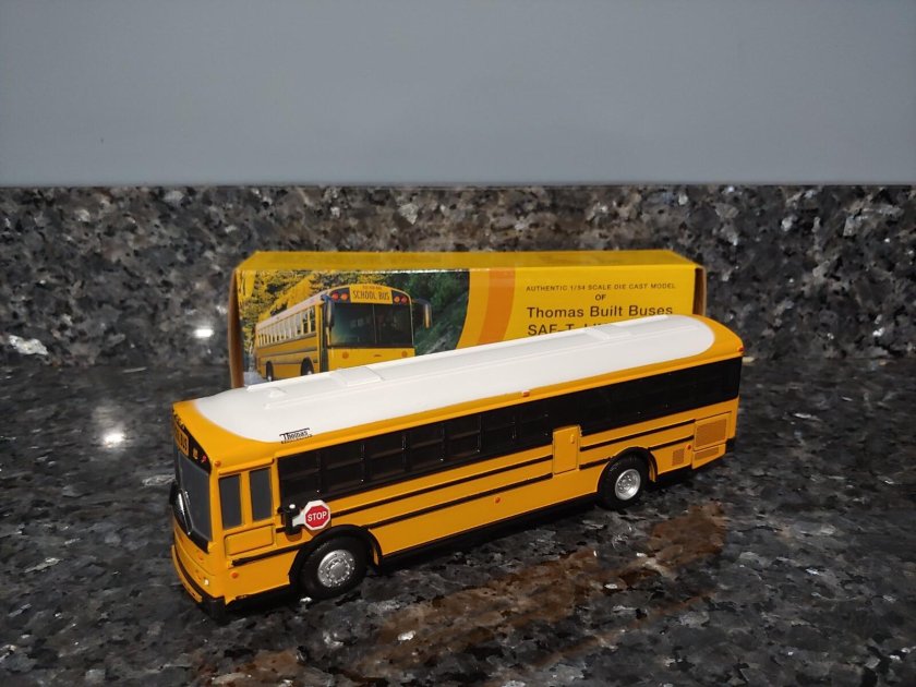 Игрушка школьный автобус diecast