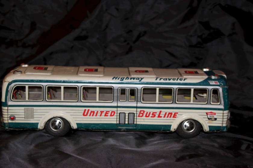 Старый автобус игрушка