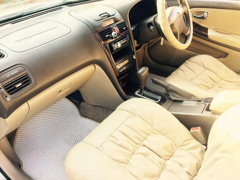 Nissan Cefiro 2000 салон