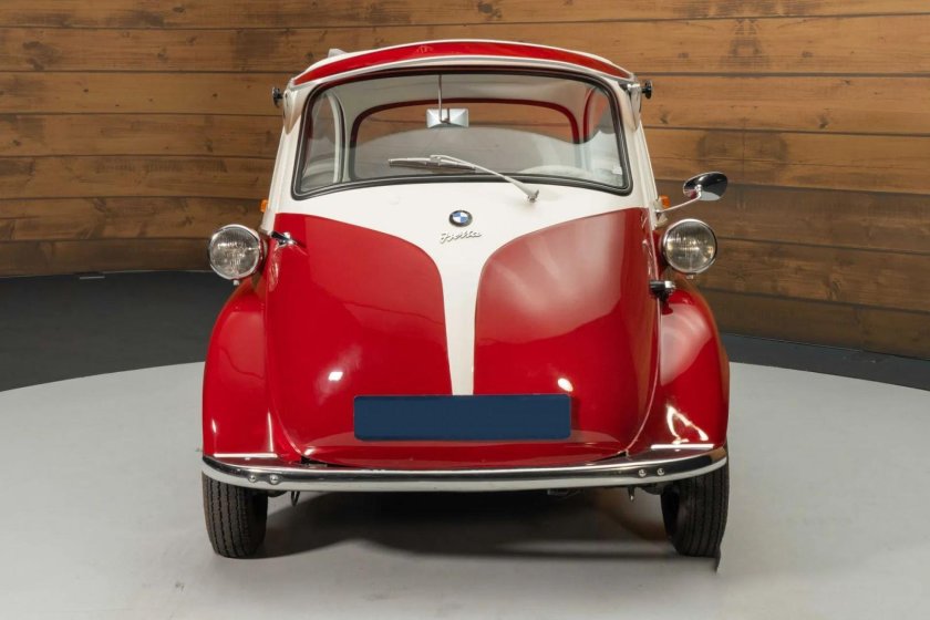 Автомобиль старый