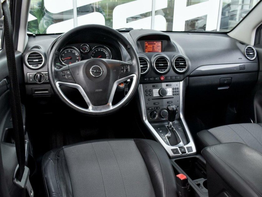 Opel antara 2.4 салон