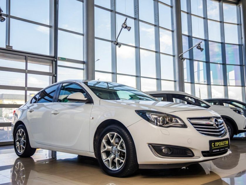 Опель инсигния 2013