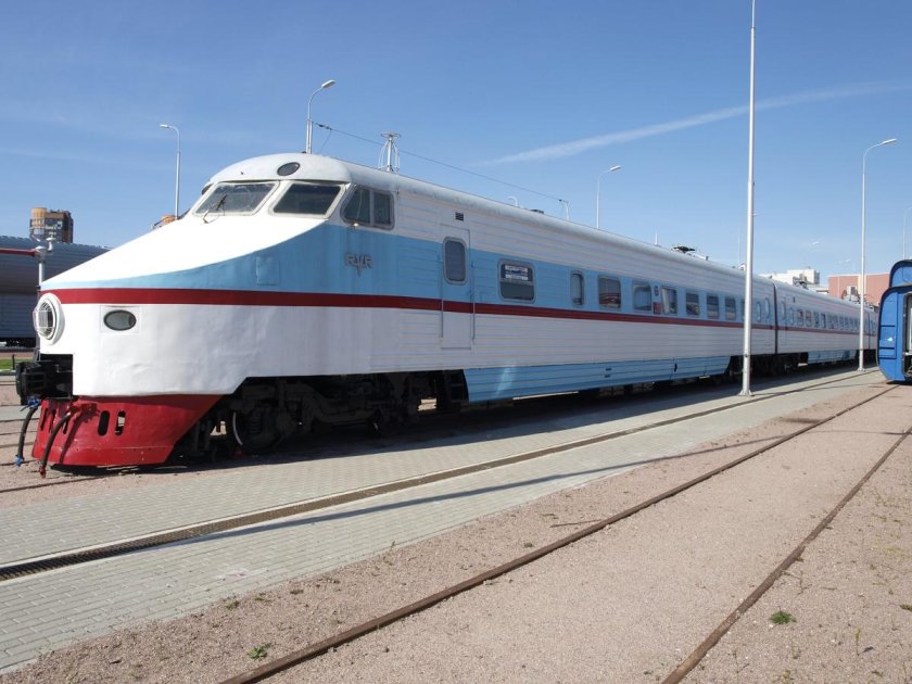 Электропоезд ссср. эр200.