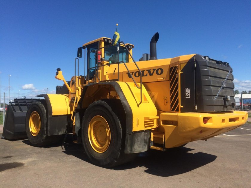 Volvo 220 фронтальный погрузчик