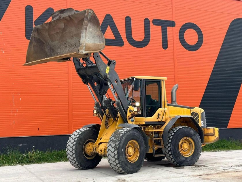 Фронтальный погрузчик вольво