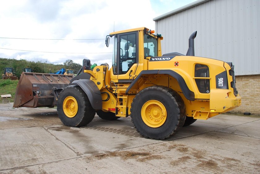Погрузчик Вольво 260