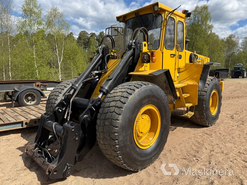 Погрузчик volvo