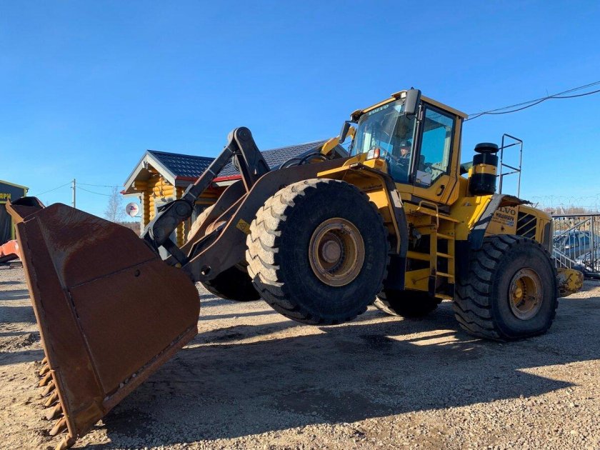 Volvo 220 фронтальный погрузчик