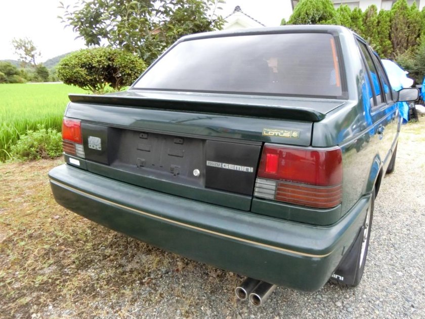 Isuzu Gemini handling by Lotus