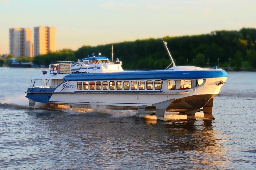 Речной катер Метеор