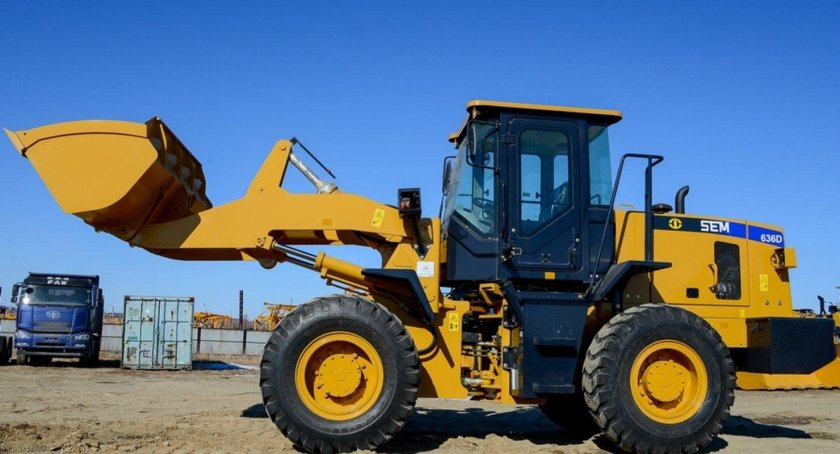 Фронтальный погрузчик sem 636
