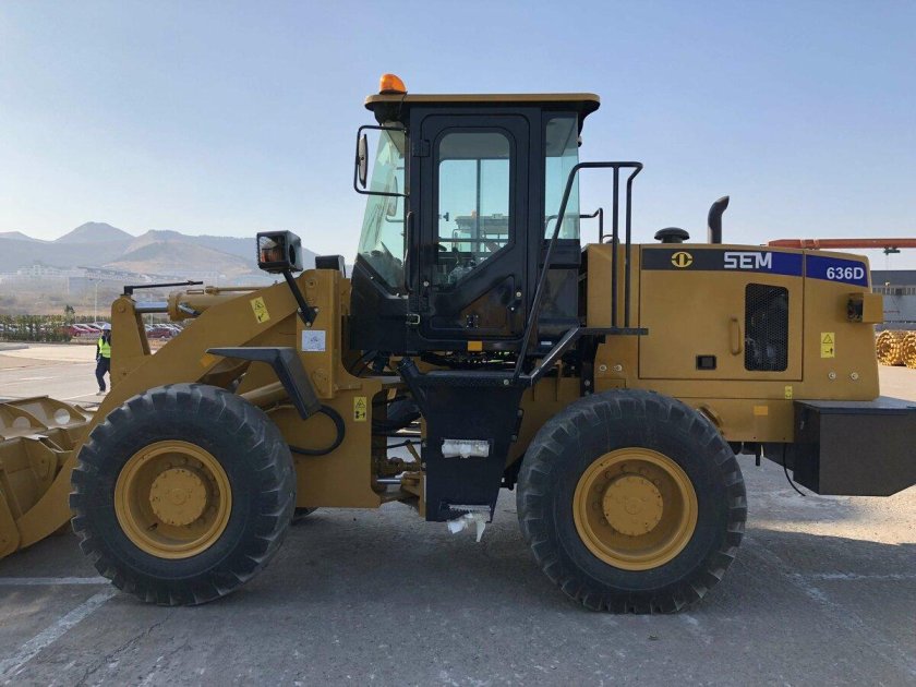 Фронтальный погрузчик sem 636