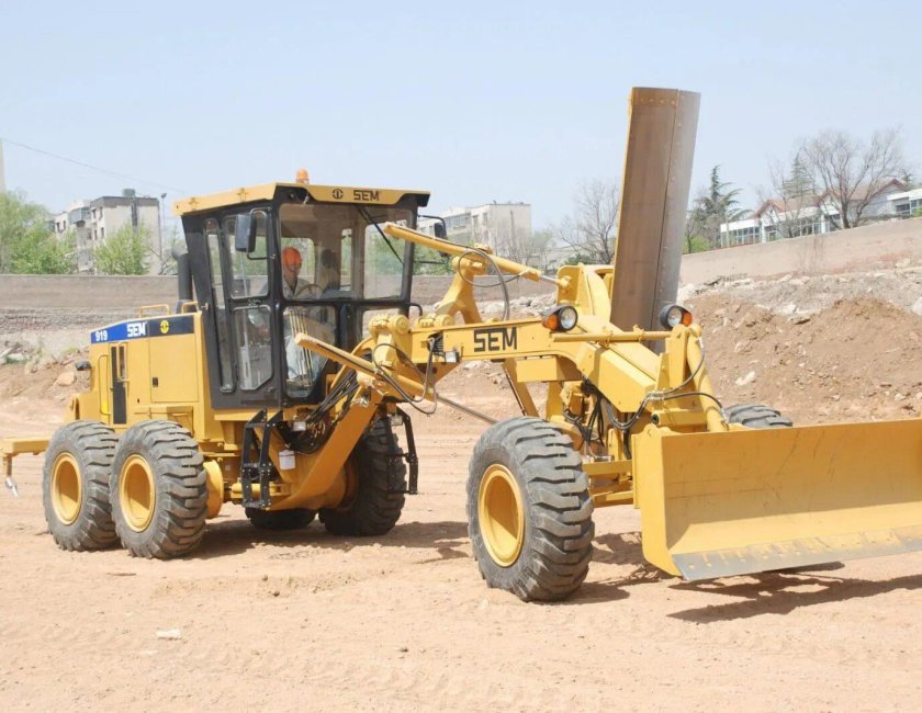 Автогрейдер sem 922