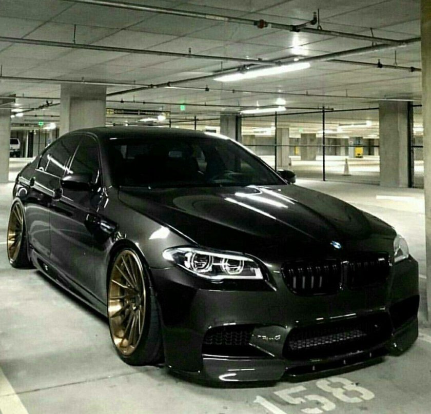 БМВ м5 f10 черная
