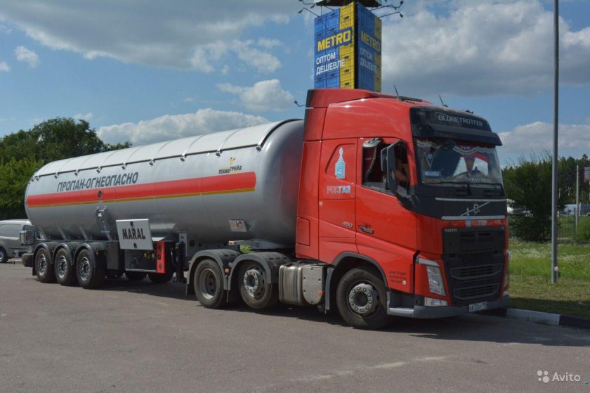 Тягач с цистерной Дафф