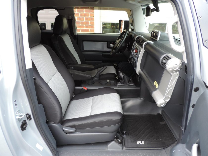 Тойота FJ Cruiser 2013