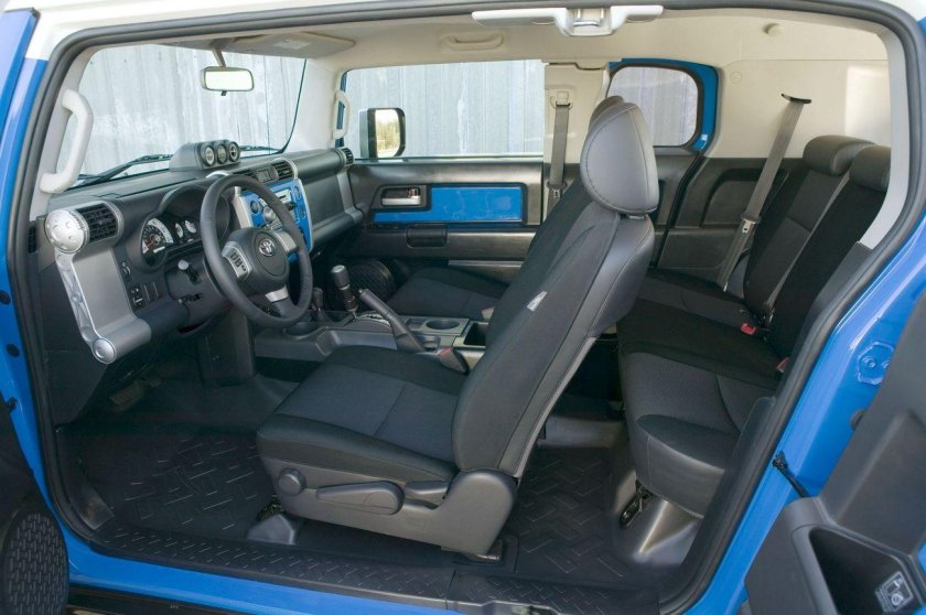 Toyota FJ Cruiser Interior