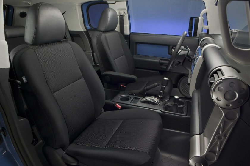 Toyota FJ Cruiser 2014 салон