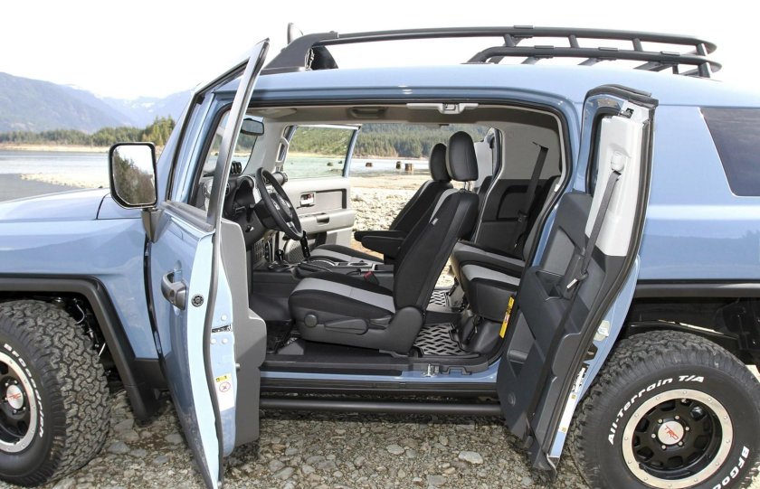 Toyota FJ Cruiser салон