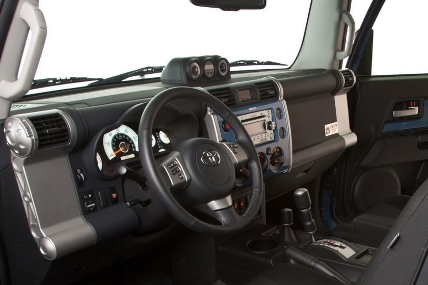 Toyota FJ Cruiser 2014 салон
