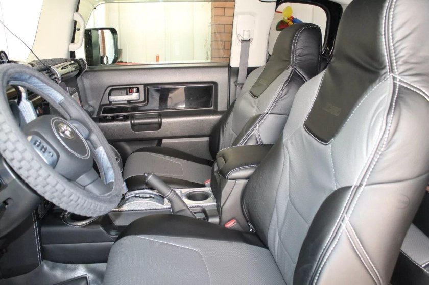 Toyota FJ Cruiser салон