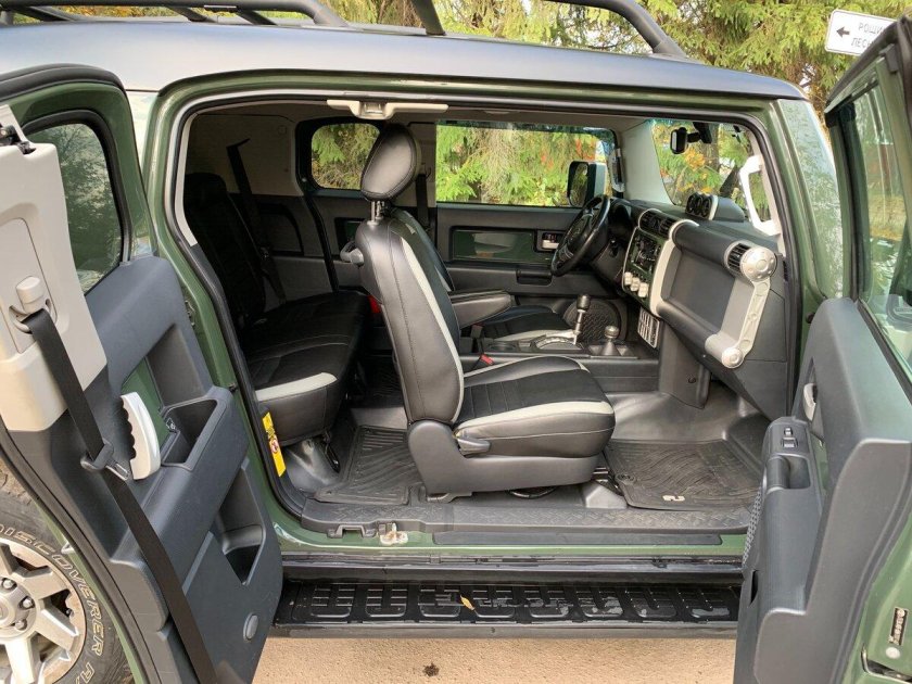 Toyota FJ Cruiser салон