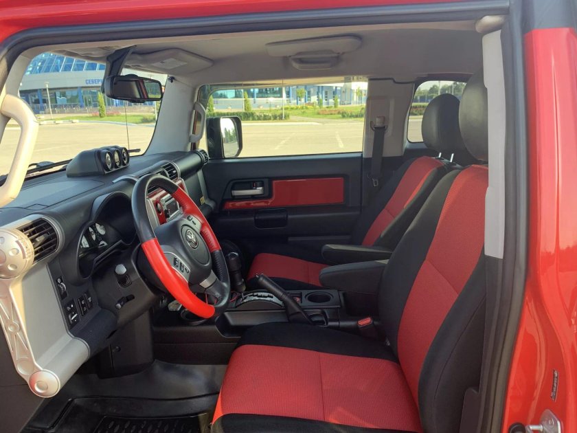 Toyota FJ Cruiser салон