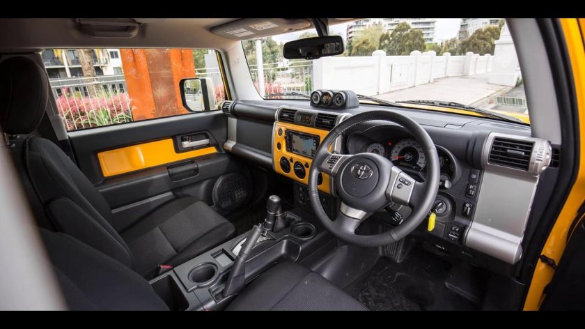 Toyota FJ Cruiser 2016 салон